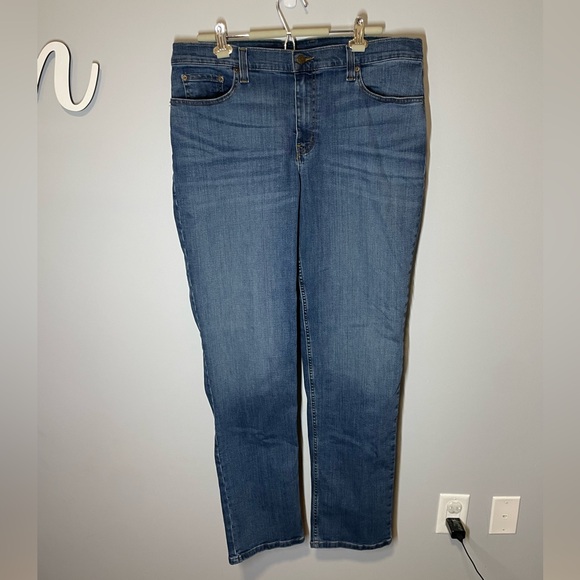 LL Bean BeanFlex Standard Fit Straight Leg Stonewashed Denim Classic Jeans 37x34 - Picture 3 of 6
